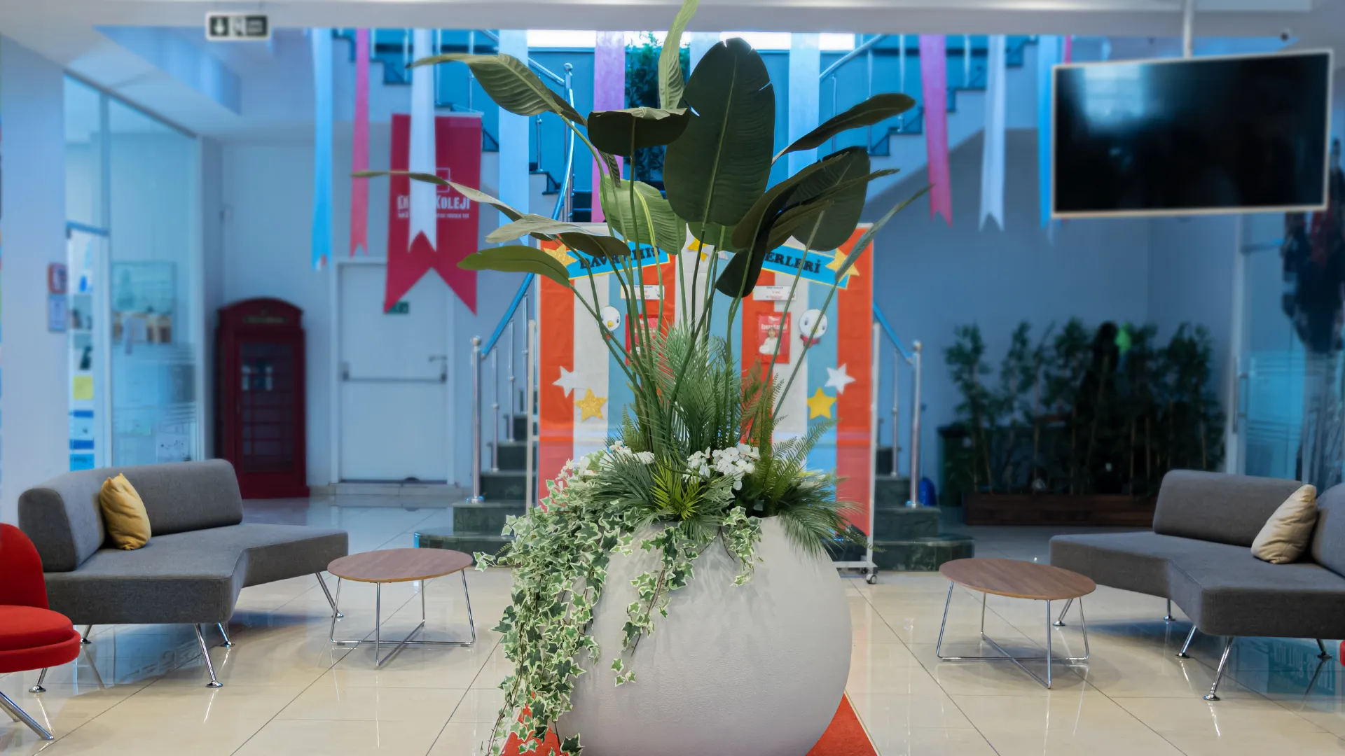 Yapay Bitki Aranjmanları: Estetik ve Pratik Dekorasyon Çözümleri